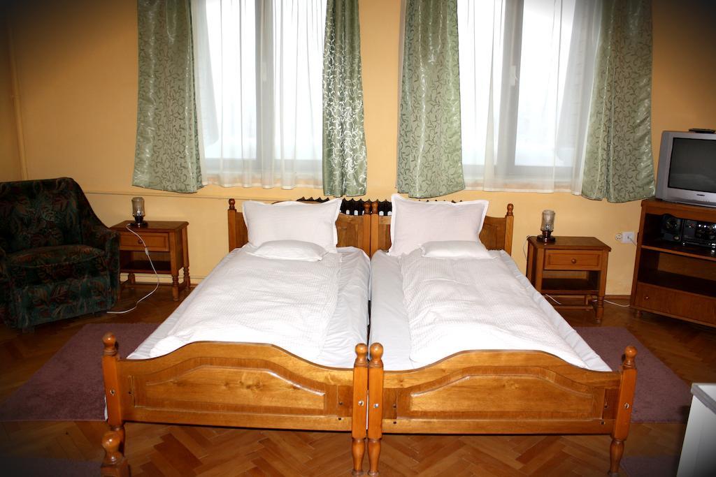 Hotel Tivoli Sovata Zimmer foto